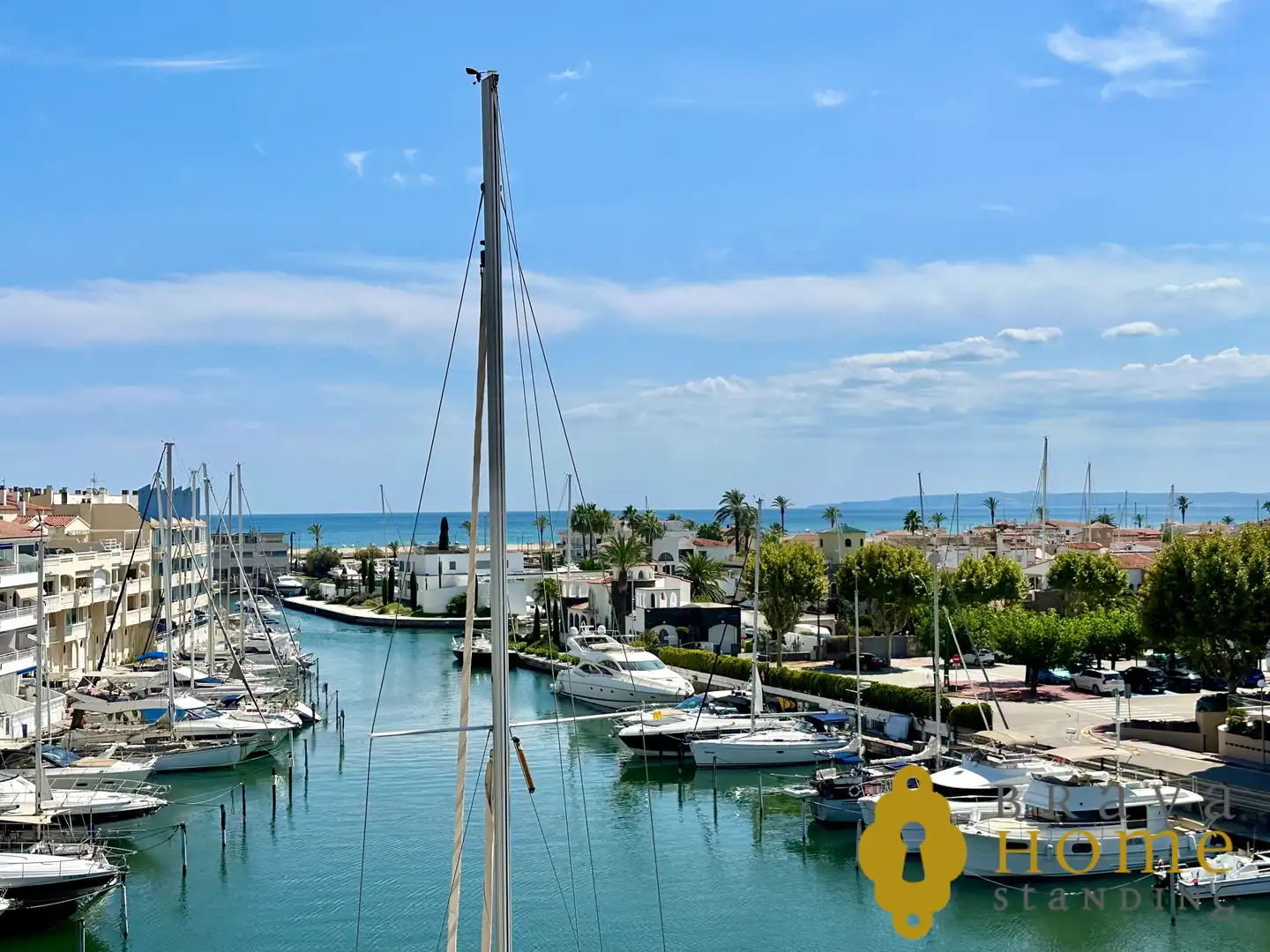 Außenansicht von Dachboden zum Verkauf in Empuriabrava mit Klimaanlage, Terrasse und Möbliert