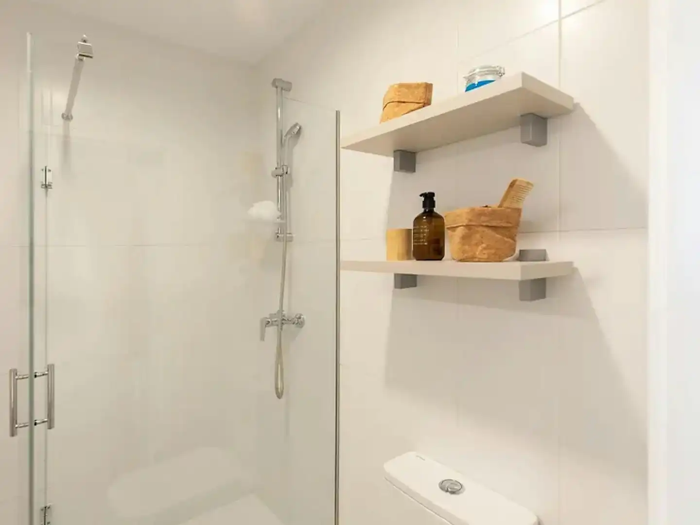 Badezimmer von Gebäude zur Miete in Sevilla