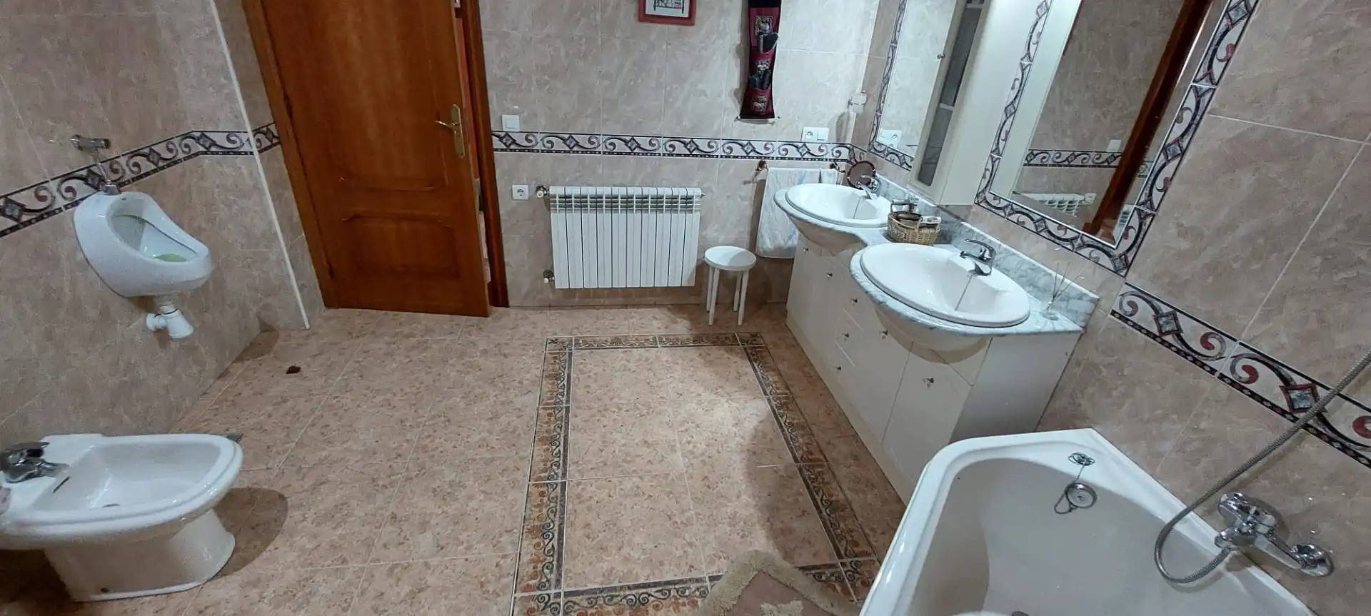 Bathroom of Houses for sale in Pedro Muñoz  with Air Conditioner, Heating and Private garden