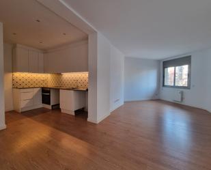 Living room of Flat for sale in  Barcelona Capital  with Heating, Parquet flooring and Oven