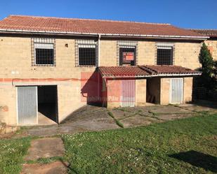 Vista exterior de Casa o xalet en venda en Vegacervera amb Jardí privat, Traster i Moblat