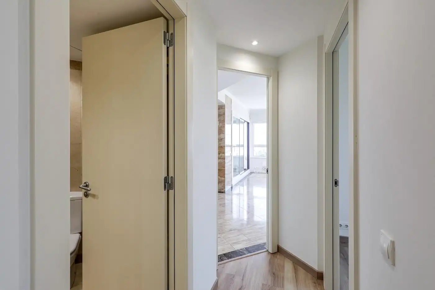 Wohnung zum Verkauf in Barcelona mit Klimaanlage, Heizung und Terrasse