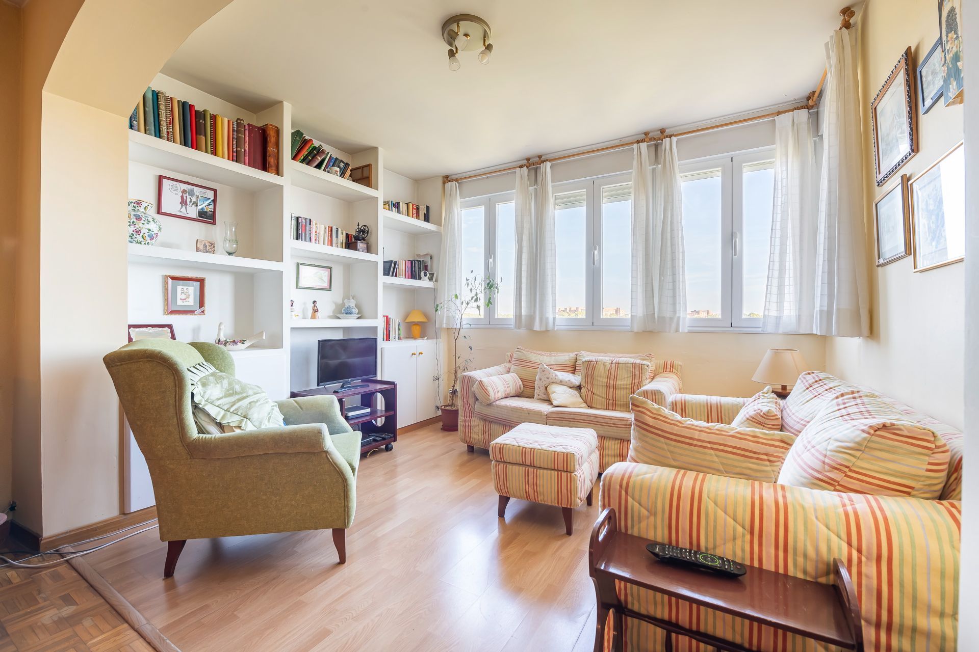 Living room of Flat for sale in Alcalá de Henares  with Air Conditioner, Terrace and Storage room