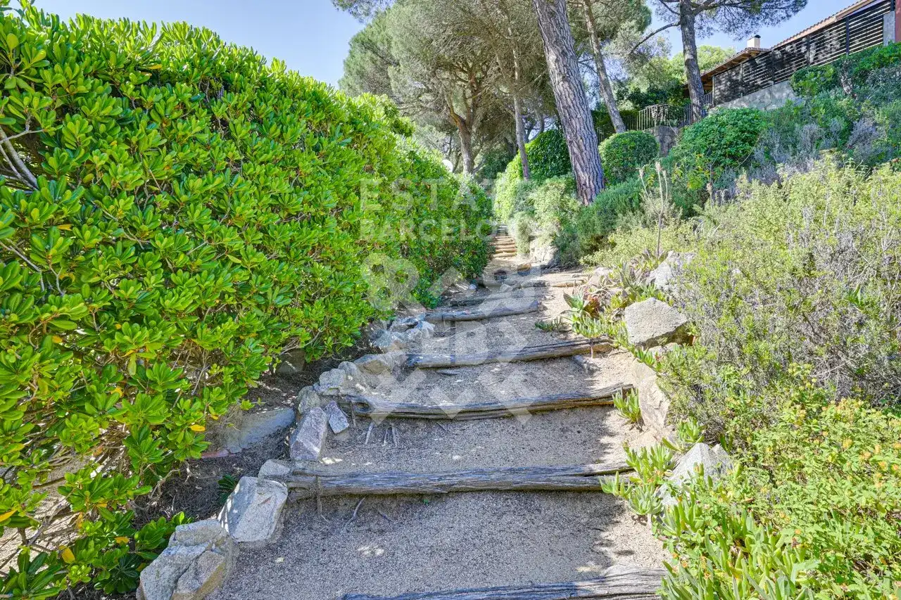 Garten von Einfamilien-Reihenhaus zum Verkauf in Mataró mit Klimaanlage, Heizung und Terrasse