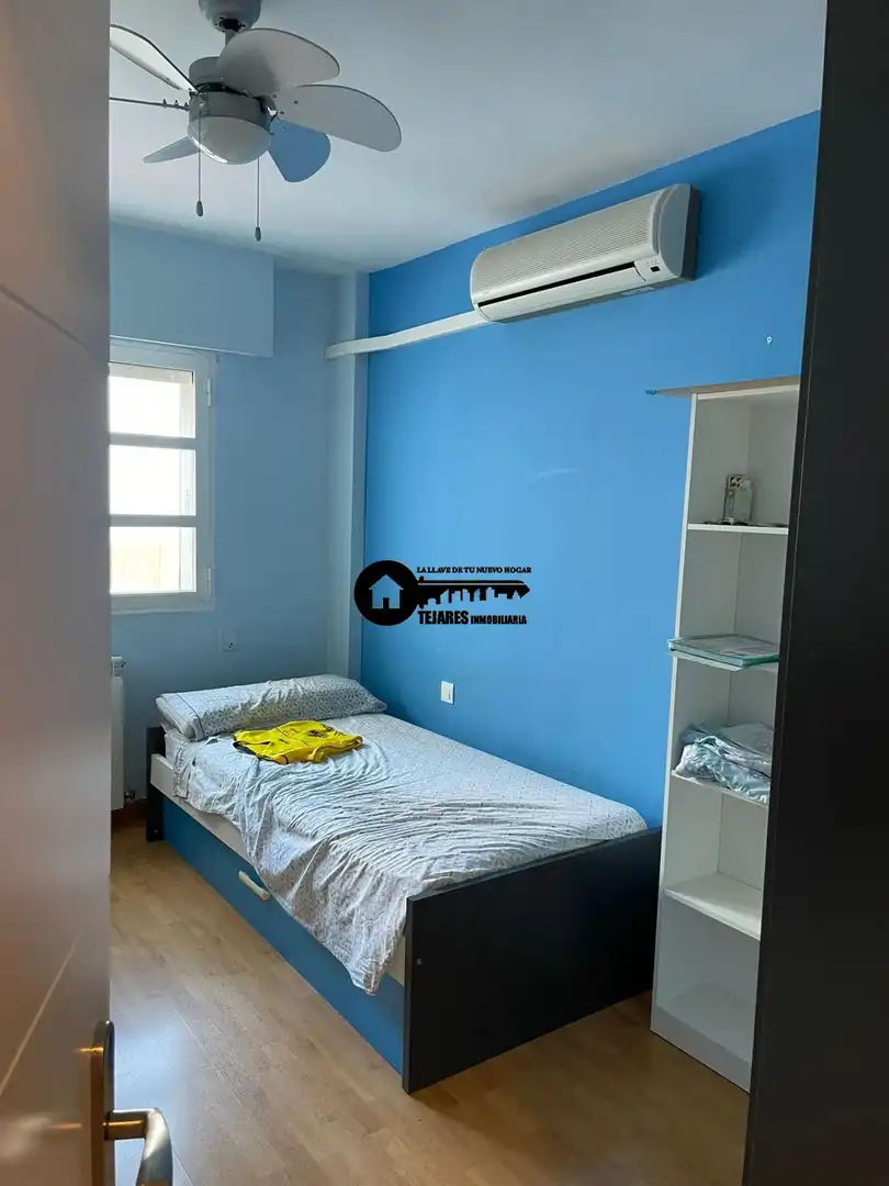 Habitación de Casa adosada en venta en Albacete con Aire acondicionado, Calefacción y Jardín privado