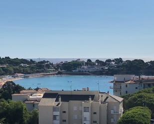 Vista exterior de Pis de lloguer en Sant Feliu de Guíxols amb Terrassa i Piscina