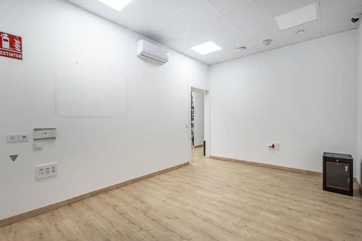 Office for rent in Granada  with Air Conditioner and Furnished