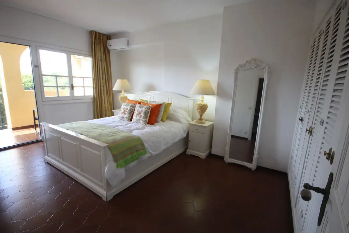 Dormitori de Apartament en venda en Marbella amb Aire condicionat, Moblat i Piscina comunitària