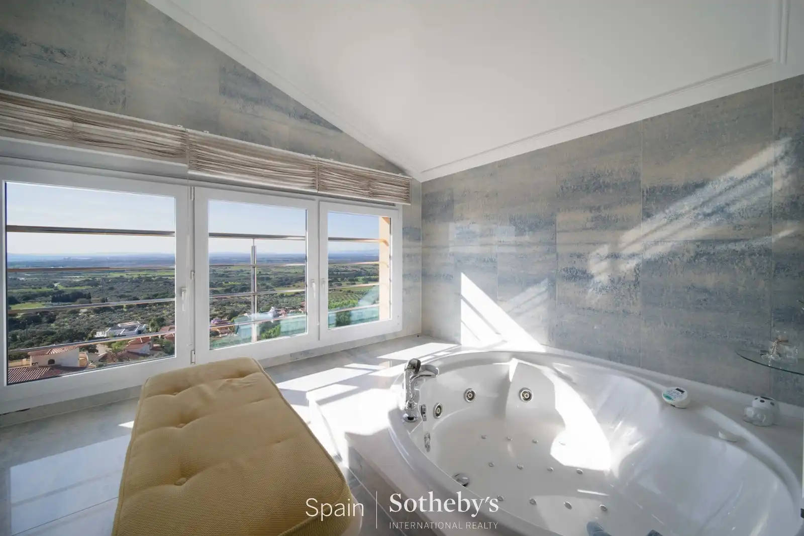 House with pool for sale in Carrer Anglaterra, imagen 15