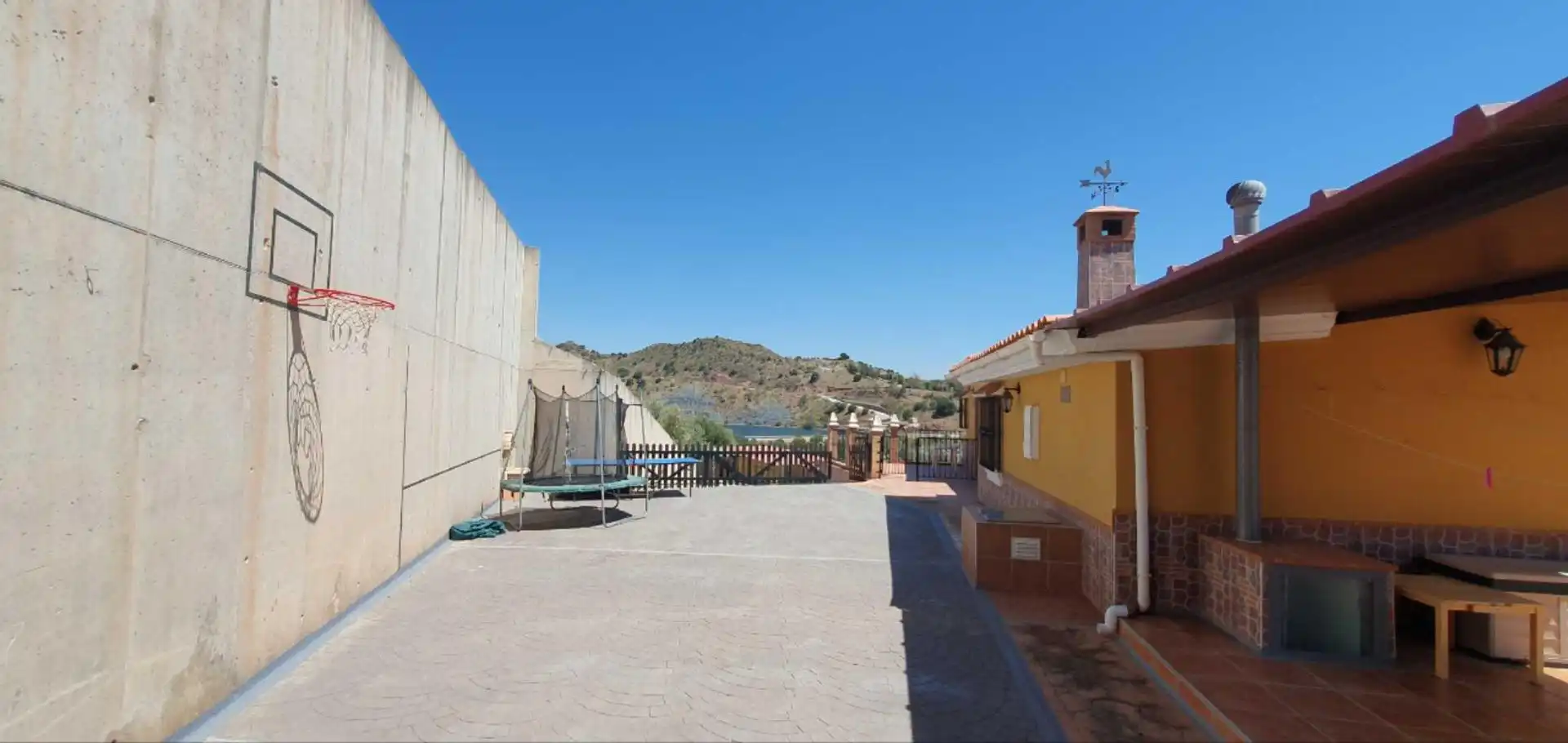 Vista exterior de Finca rústica en venda en Málaga amb Aire condicionat, Calefacció i Jardí privat