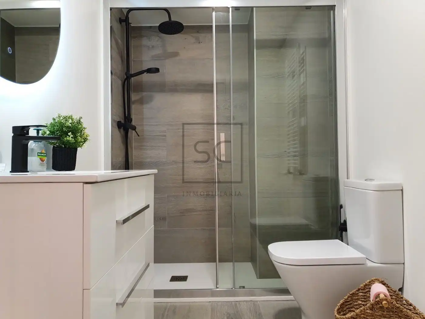 Badezimmer von Wohnung zur Miete in Cabanas mit Heizung und Möbliert