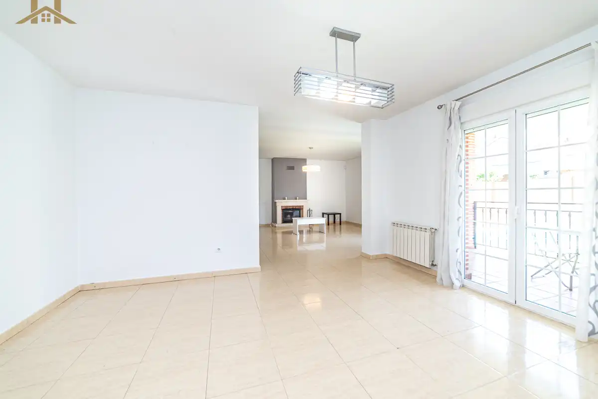 Sala de estar de Casa o chalet en venta en Illescas con Aire acondicionado, Calefacción y Jardín privado
