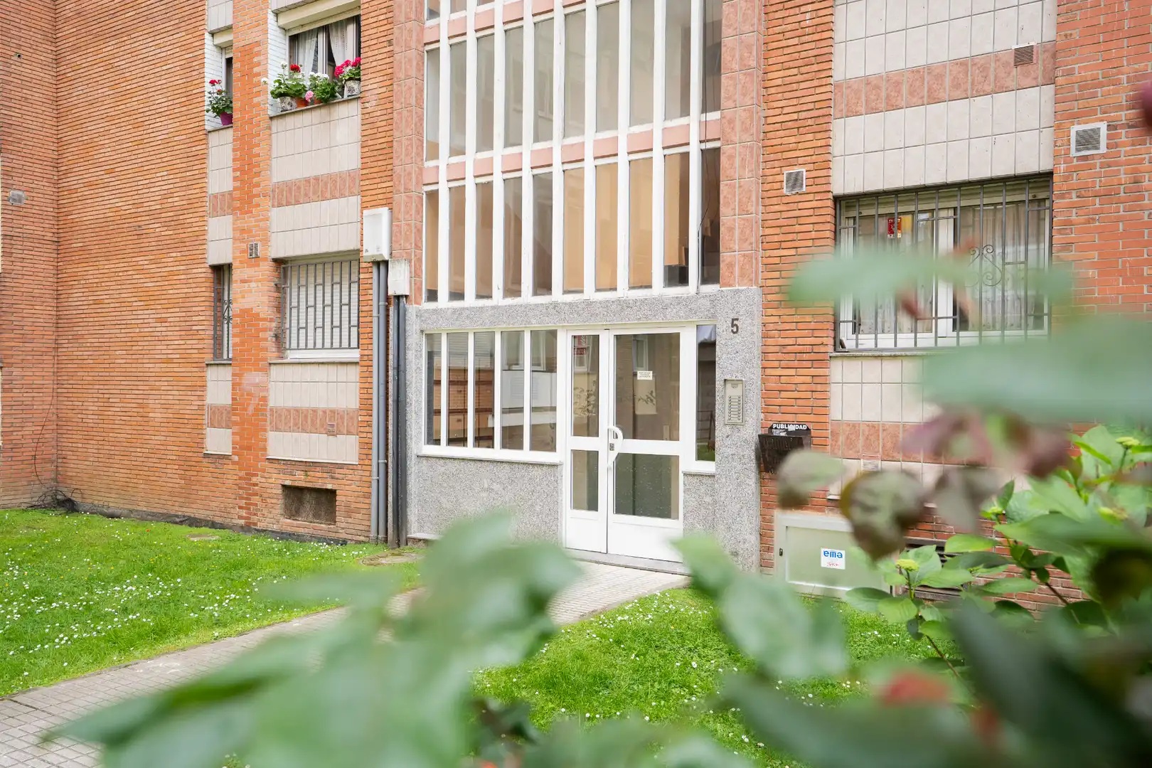 Vista exterior de Pis en venda en Gijón  amb Calefacció, Parquet i Terrassa