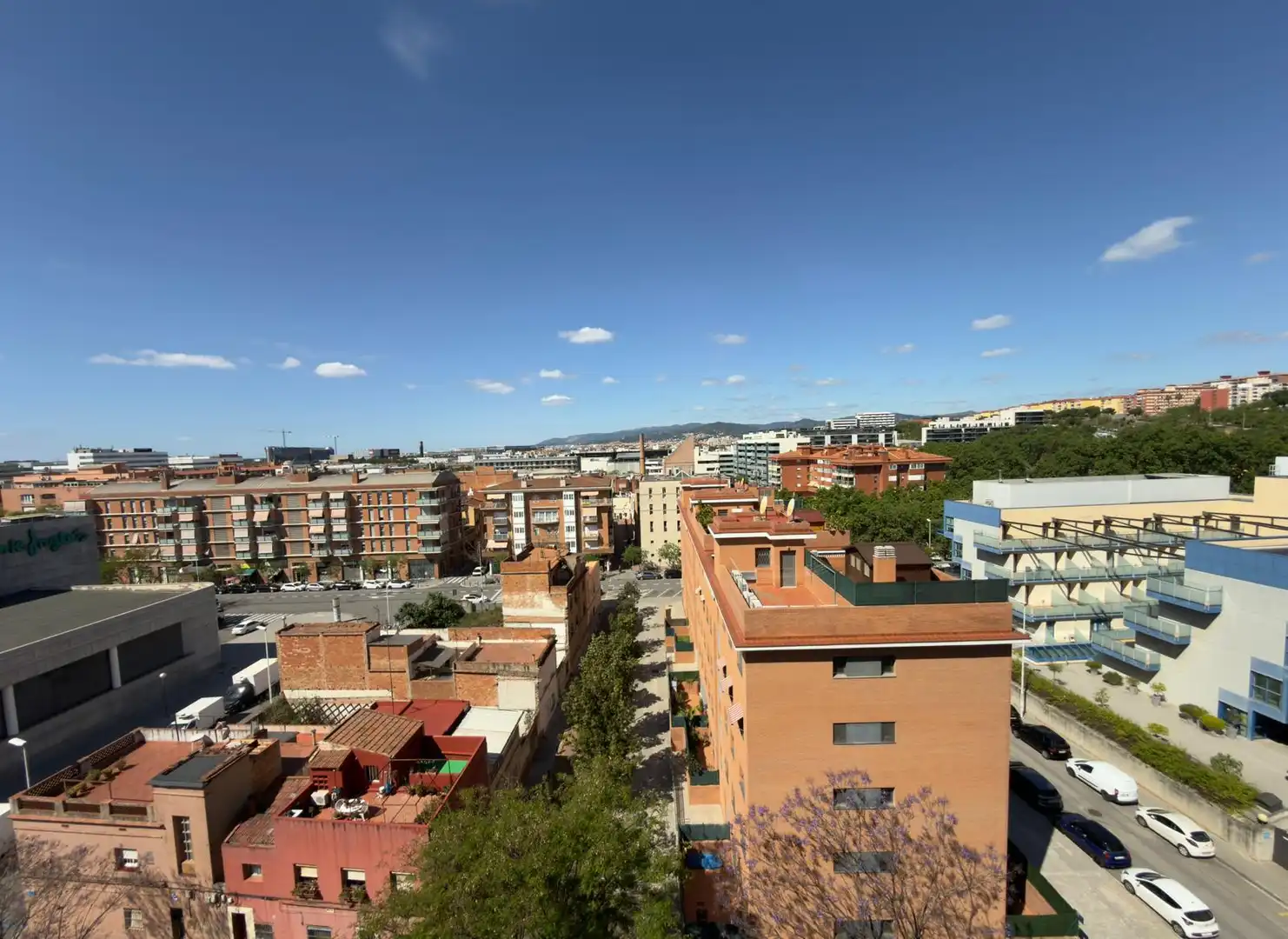 Vista exterior de Ático en venta en Cornellà de Llobregat con Aire acondicionado, Calefacción y Parquet