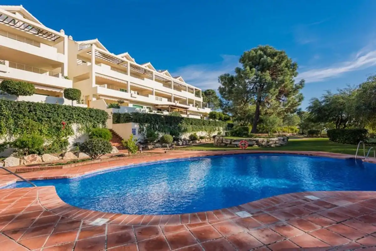 Vista exterior de Apartamento en venta en Benahavís con Aire acondicionado, Terraza y Trastero