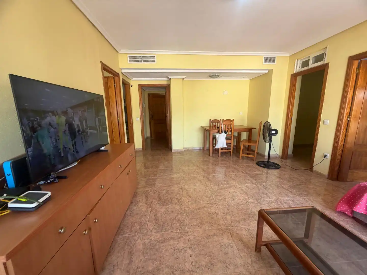 Sala d'estar de Apartament en venda en Águilas amb Aire condicionat, Terrassa i Moblat