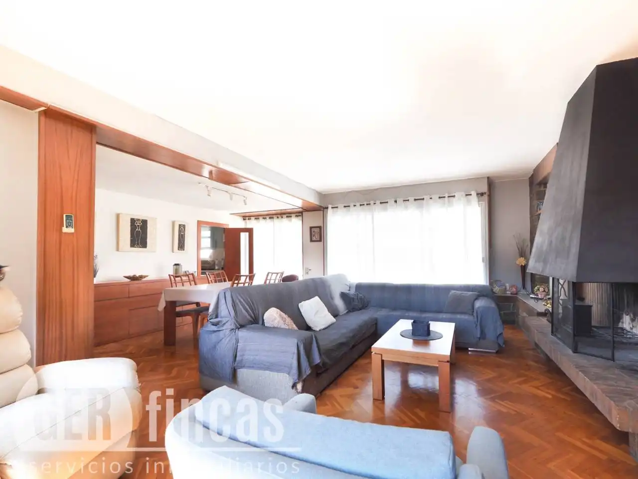 Sala d'estar de Casa o xalet en venda en Terrassa amb Aire condicionat, Calefacció i Parquet