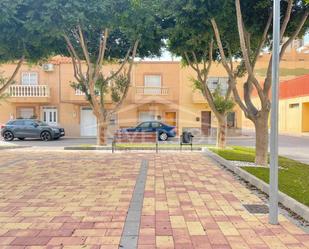 Vista exterior de Casa adosada en venda en El Ejido amb Terrassa