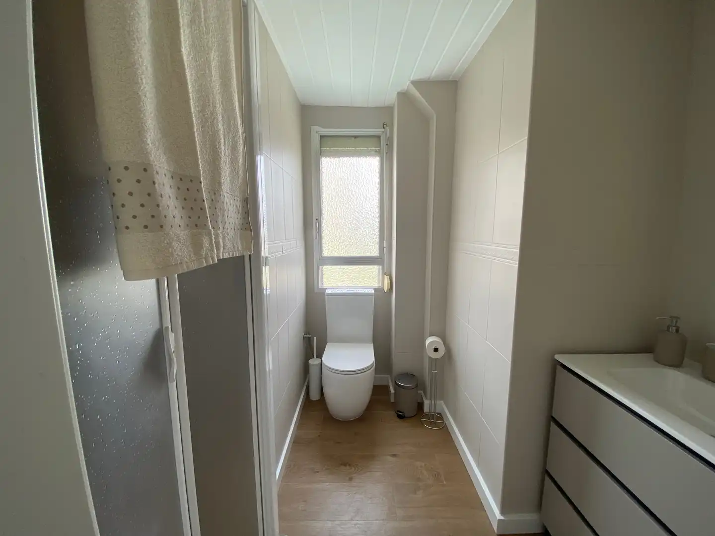 Baño de Piso de alquiler en Alicante / Alacant con Aire acondicionado, Calefacción y Jardín privado