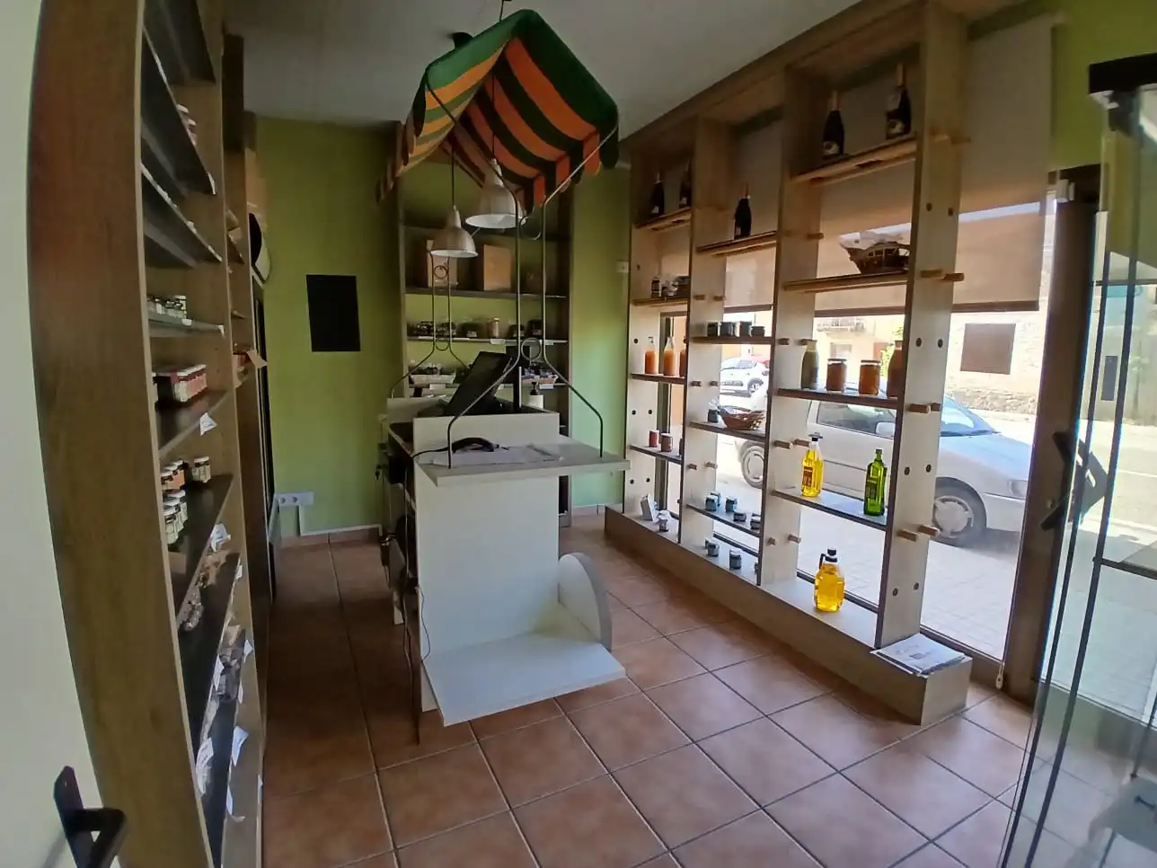 Local en venda en Valdeltormo amb Aire condicionat, Calefacció i Terrassa