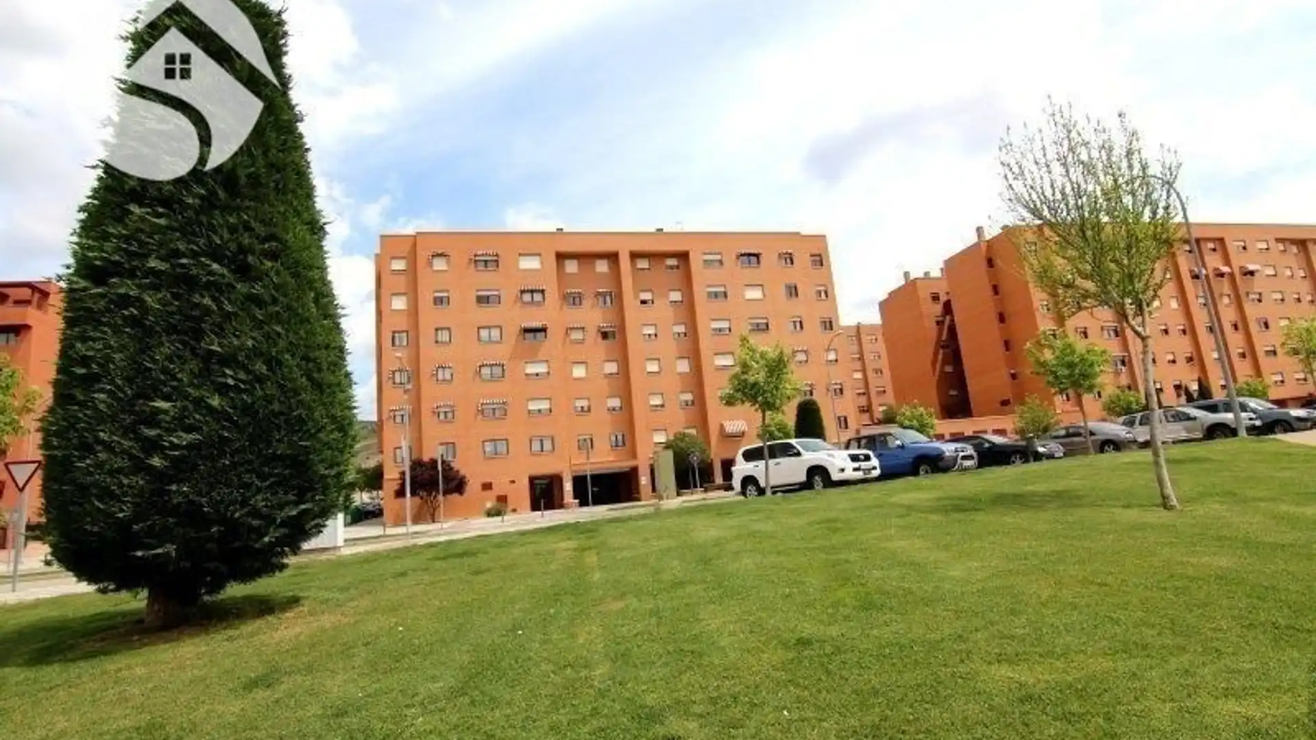 Vista exterior de Local en venta en Cuenca Capital