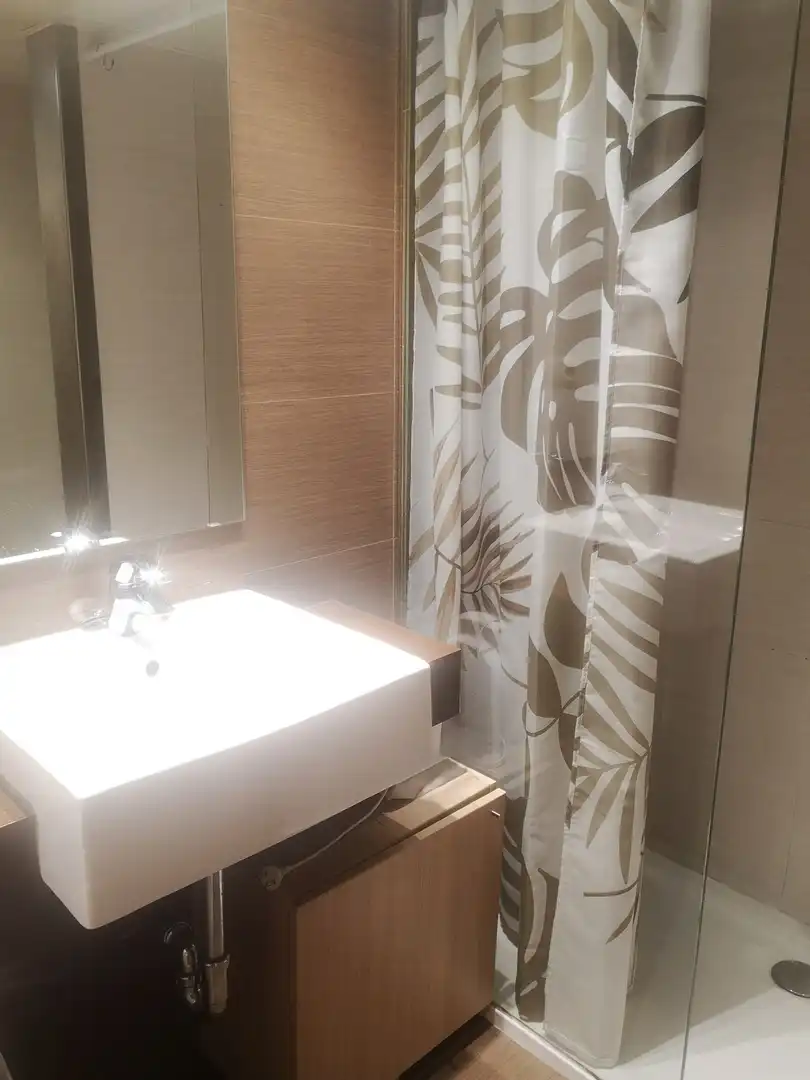 Badezimmer von Erdgeschoss zum Verkauf in Palamós mit Klimaanlage, Heizung und Möbliert