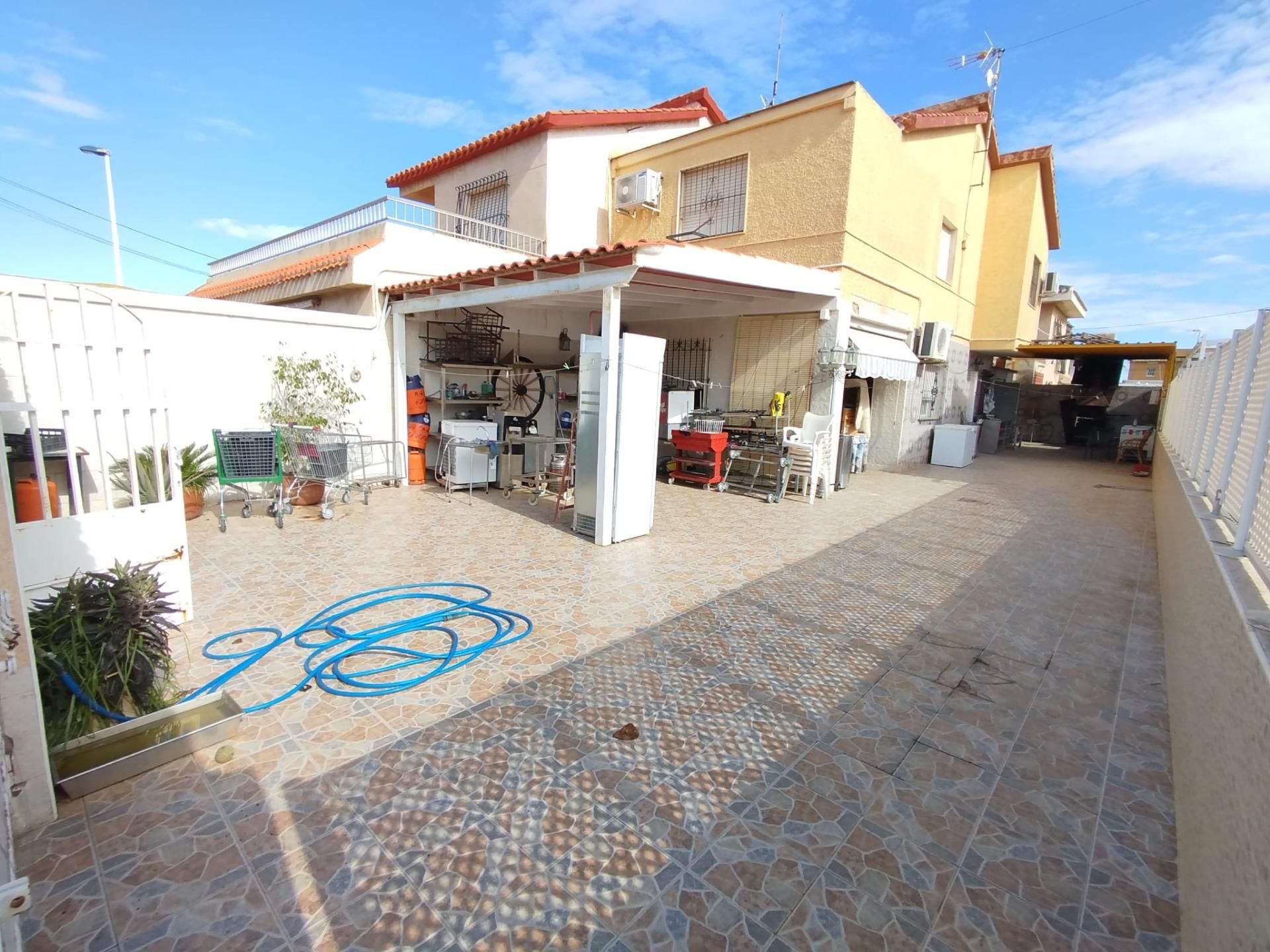 Vista exterior de Casa o xalet en venda en Cartagena amb Jardí privat
