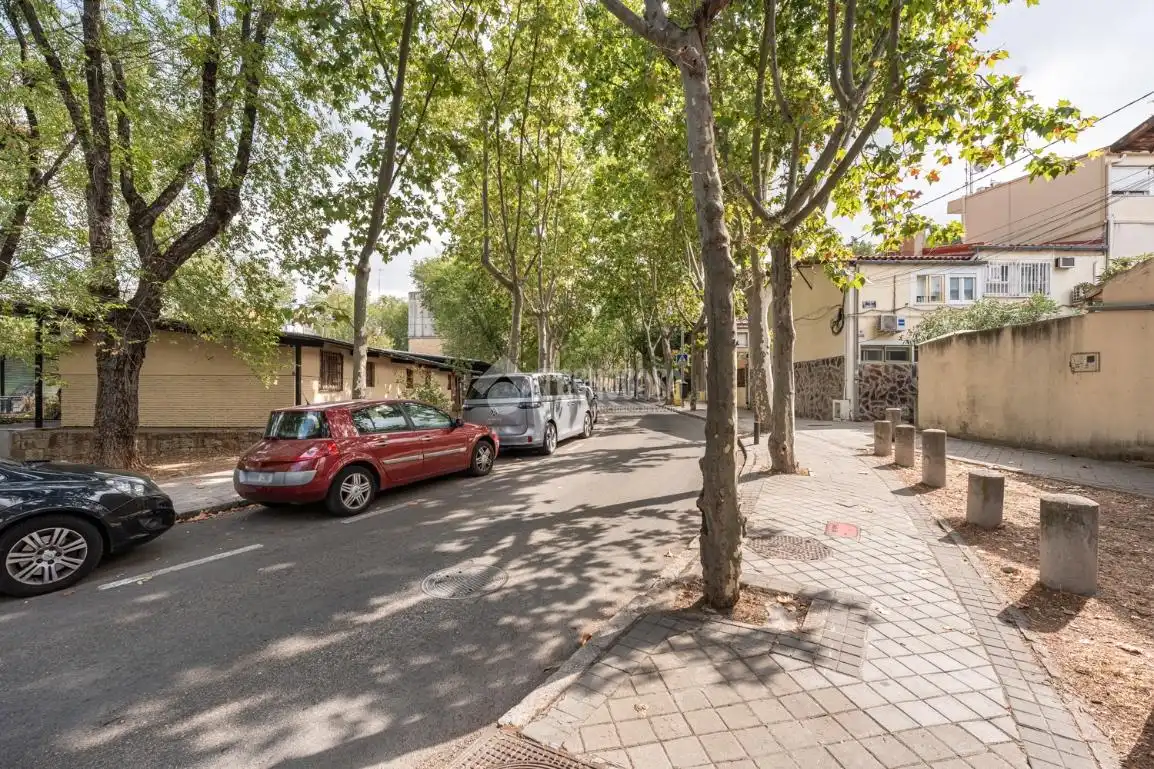Vista exterior de Pis en venda en Madrid amb Calefacció, Traster i Moblat