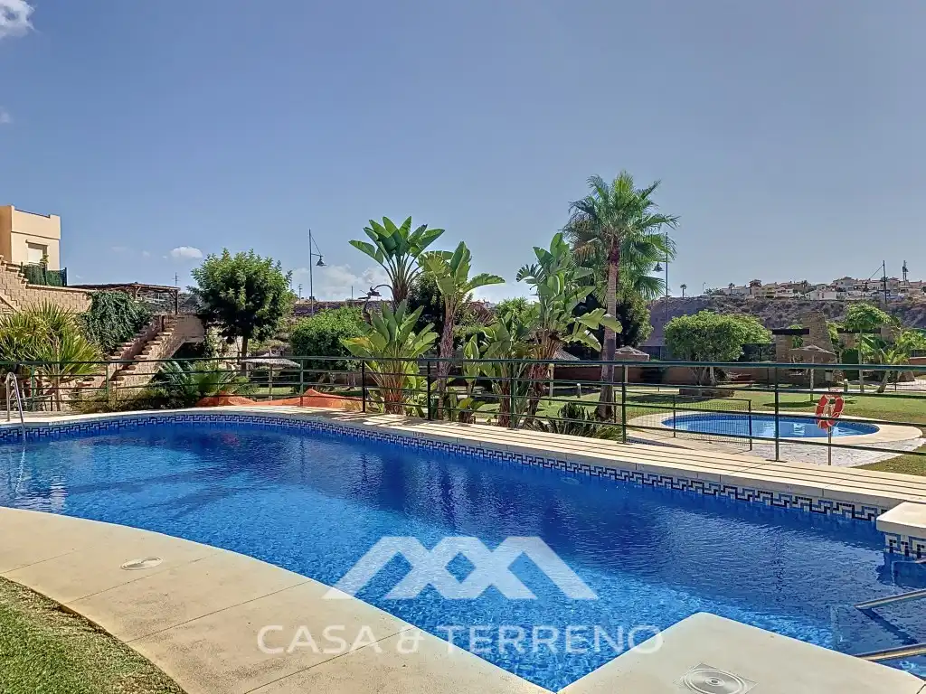 Adossat amb piscina en venda a Calle Celestina, imagen 3