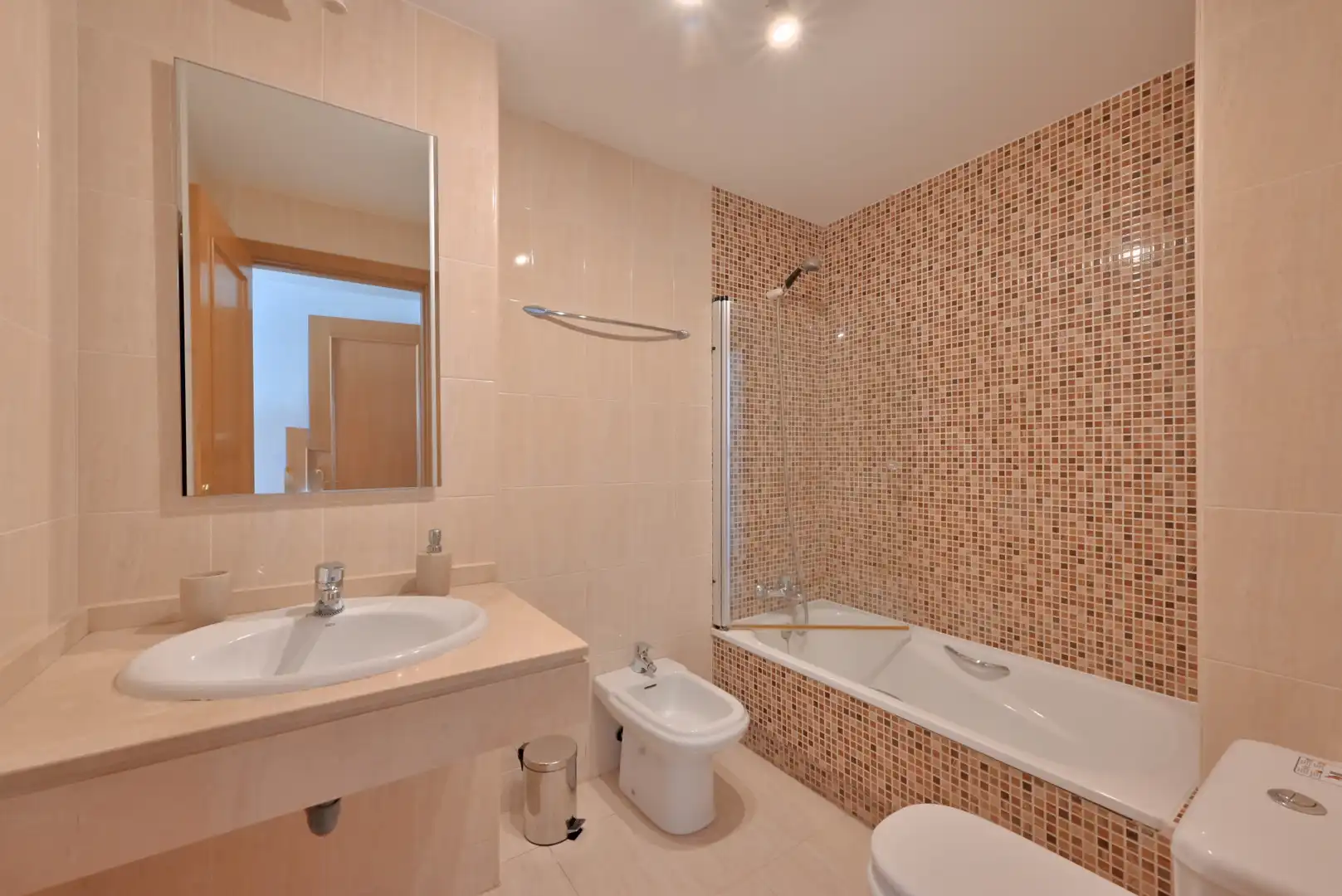 Badezimmer von Wohnungen zum Verkauf in Mijas mit Klimaanlage, Terrasse und Möbliert