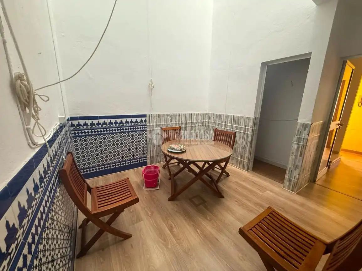 Einfamilien-Reihenhaus zum Verkauf in La Puebla de Cazalla mit Klimaanlage, Terrasse und Balkon