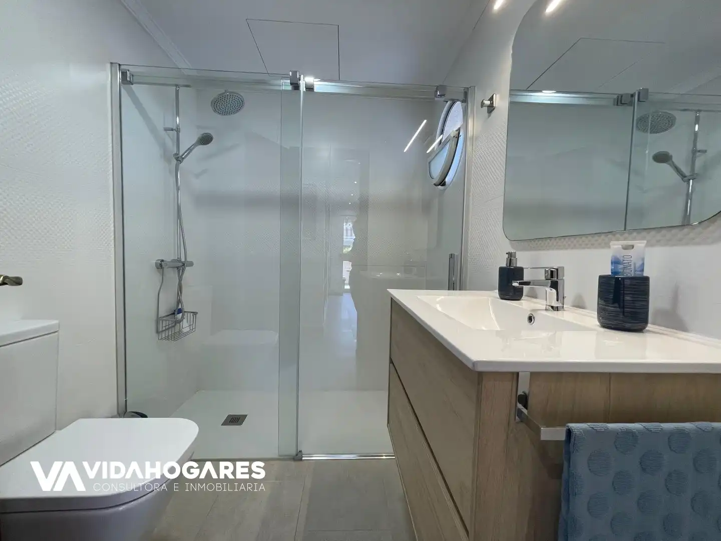 Bathroom of Houses for sale in Rota  with Air Conditioner, Heating and Terrace