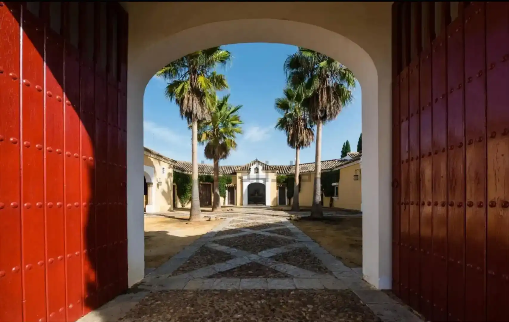Vista exterior de Finca rústica en venda en Mairena del Aljarafe amb Aire condicionat, Jardí privat i Parquet