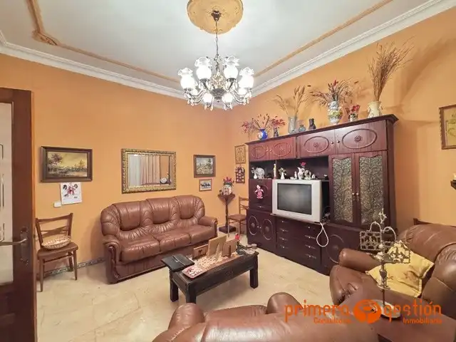 Sala d'estar de Casa o xalet en venda en Carmona amb Aire condicionat i Calefacció