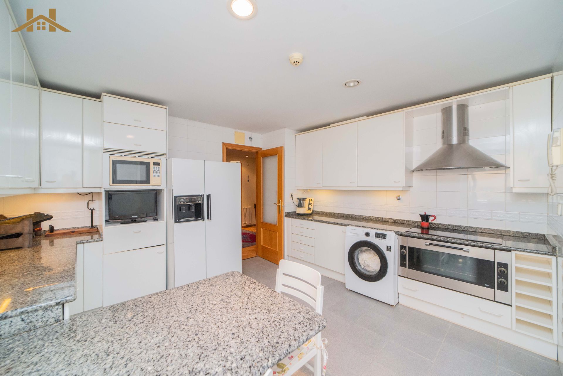 Kitchen of Flat for sale in Pozuelo de Alarcón  with Air Conditioner, Heating and Terrace