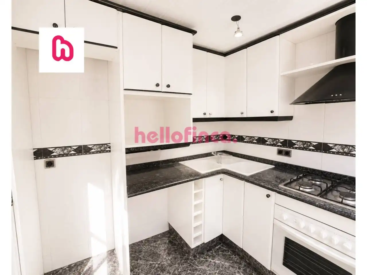 Cocina de Piso en venta en Terrassa con Trastero y Alarma