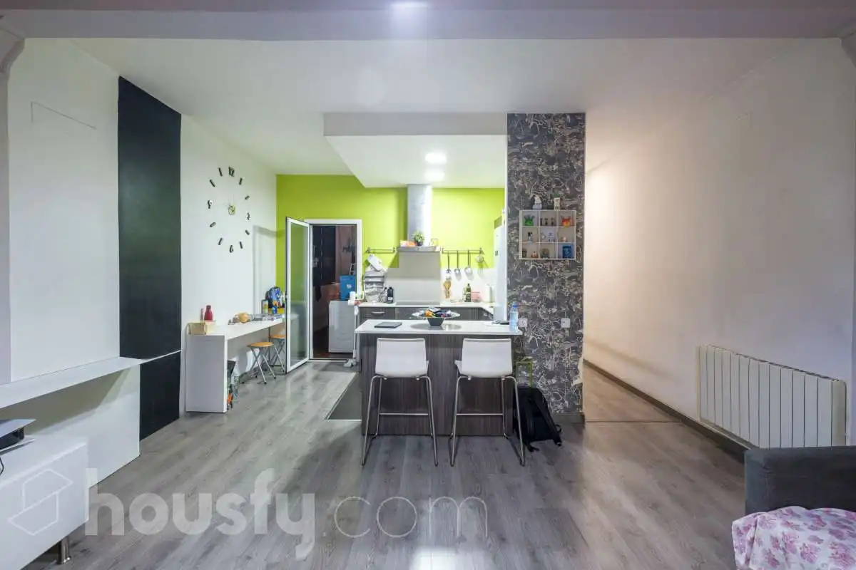 Cuina de Pis en venda en Barcelona amb Calefacció, Parquet i Moblat