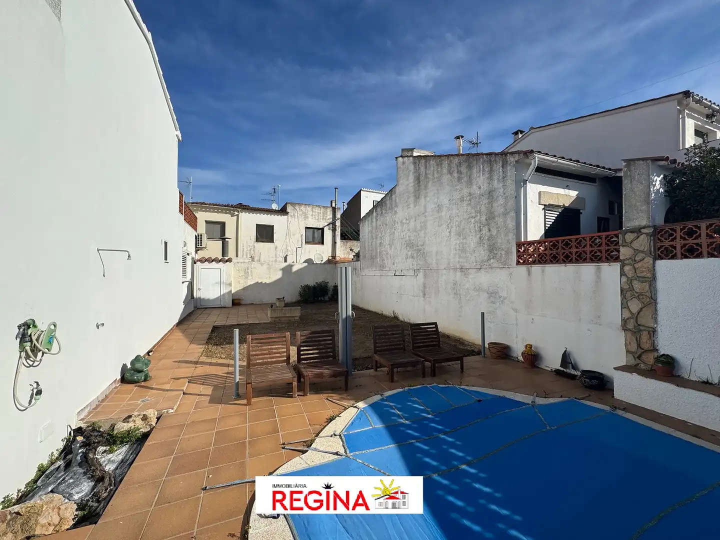 Vista exterior de Casa o xalet en venda en L'Escala amb Aire condicionat, Calefacció i Jardí privat