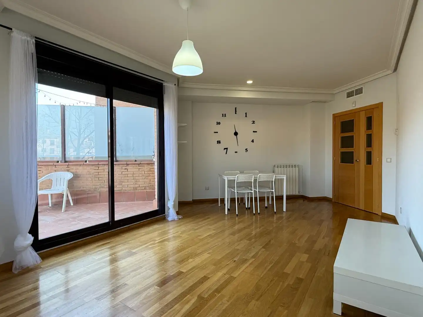 Wohnzimmer von Wohnung zum Verkauf in Yebes mit Heizung, Terrasse und Abstellraum