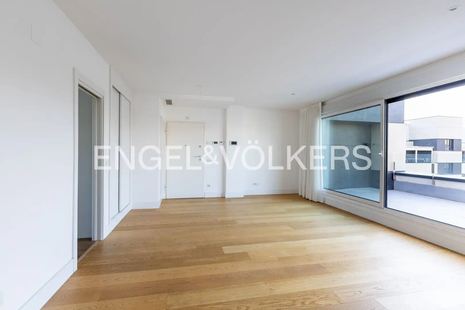 Sala d'estar de Àtic de lloguer en Madrid amb Aire condicionat, Calefacció i Jardí privat
