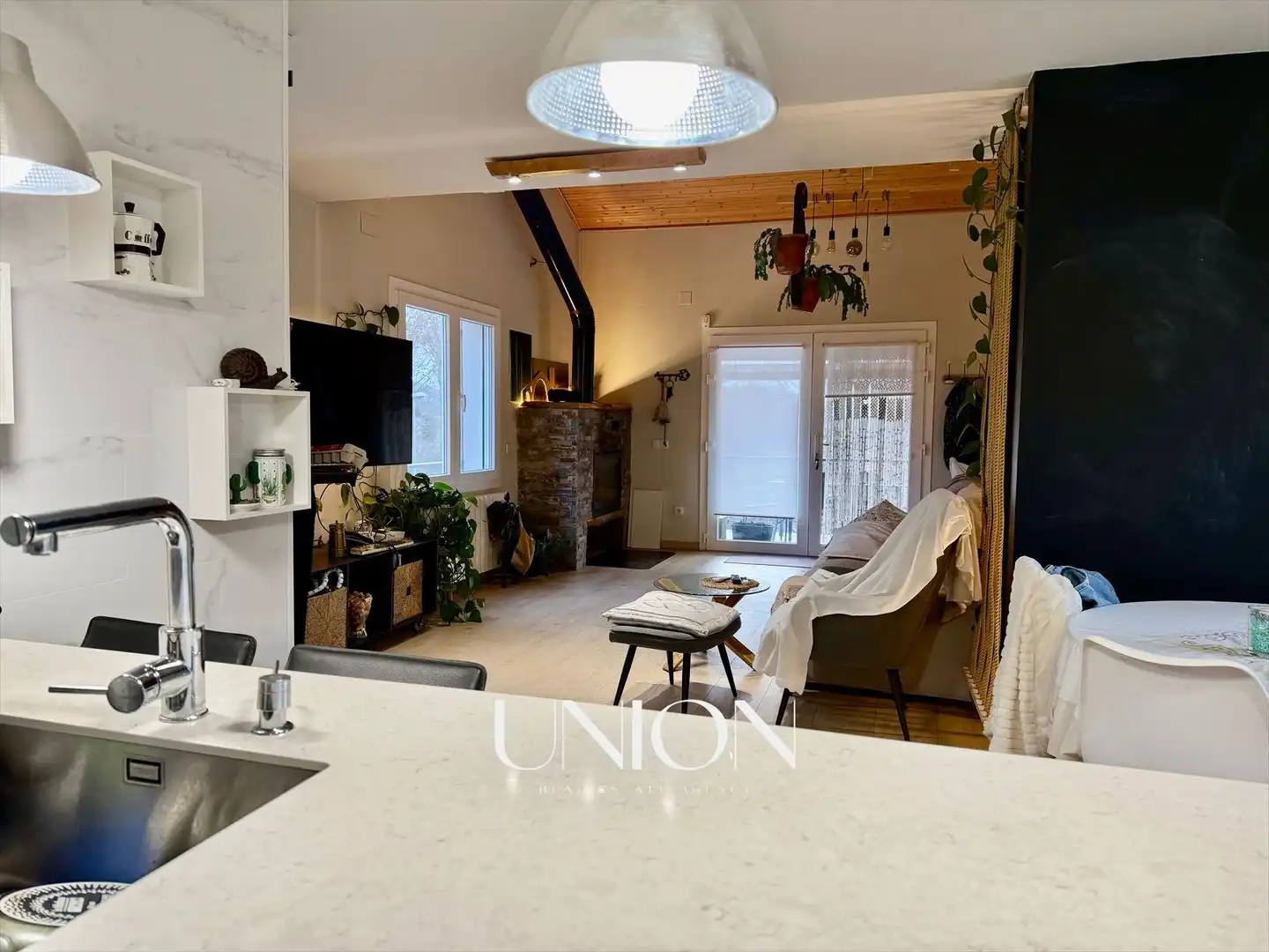 Sala d'estar de Casa o xalet en venda en Camprodon amb Aire condicionat, Calefacció i Jardí privat