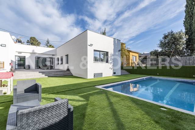 Casa-chalet en Venta en Pallejà