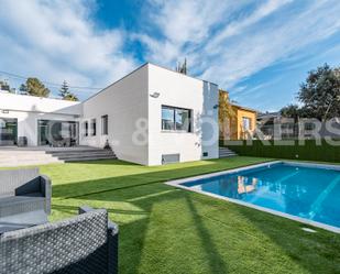 Vista exterior de Casa o xalet en venda en Pallejà amb Aire condicionat, Calefacció i Jardí privat