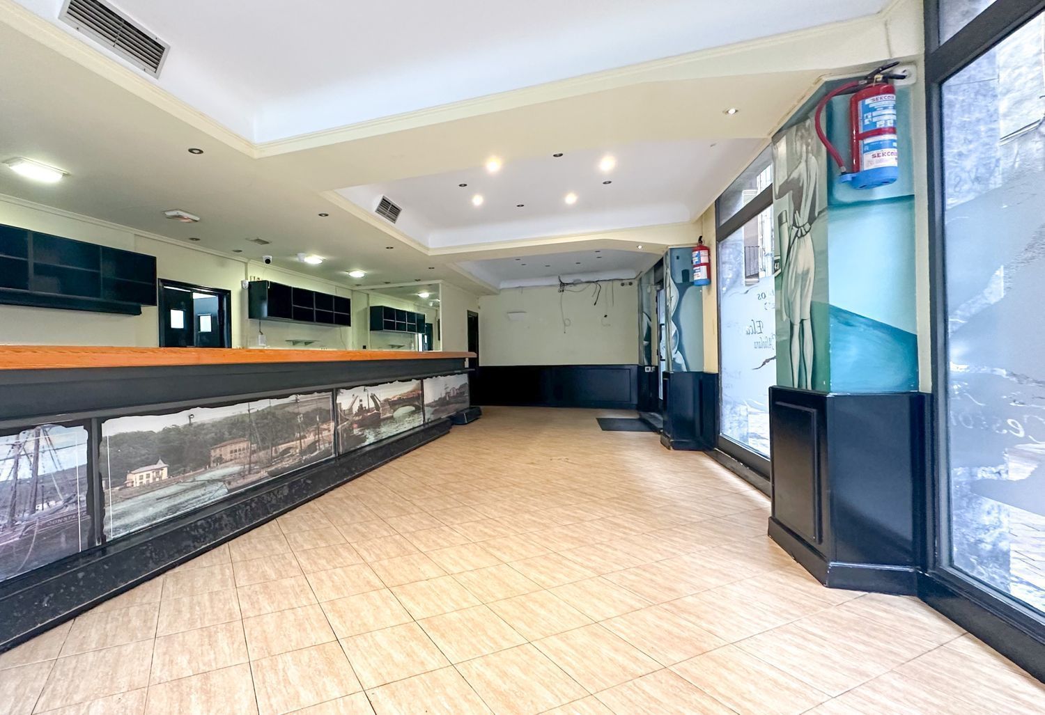 Premises for sale in Deba  with Air Conditioner