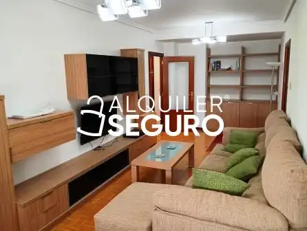 Pis amb ascensor de lloguer a Avenida Naciones Unidas