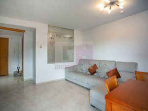 Sala d'estar de Pis en venda en Girona Capital amb Calefacció i Balcó