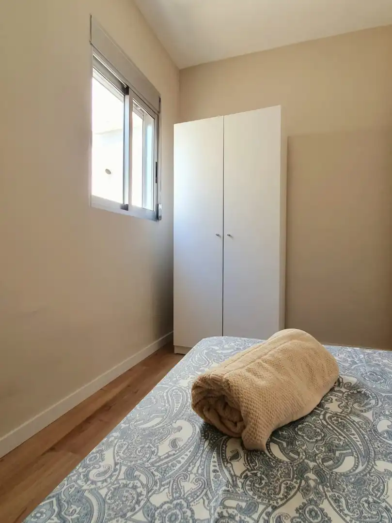 Habitación de Piso de alquiler en Valencia con Aire acondicionado, Parquet y Amueblado