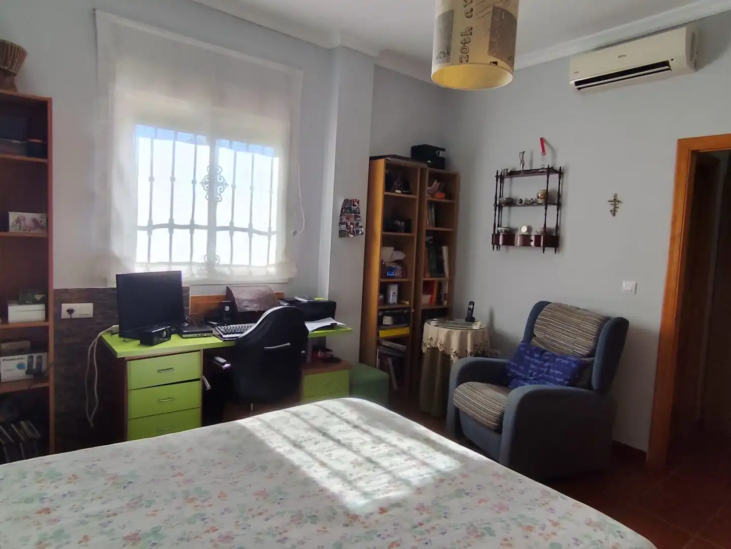 Dormitori de Casa o xalet en venda en Hinojos amb Aire condicionat, Calefacció i Jardí privat