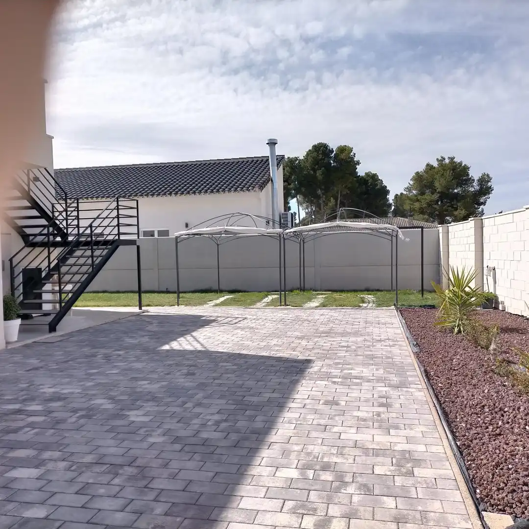 Aparcament de Casa o xalet en venda en Albacete amb Aire condicionat, Calefacció i Jardí privat
