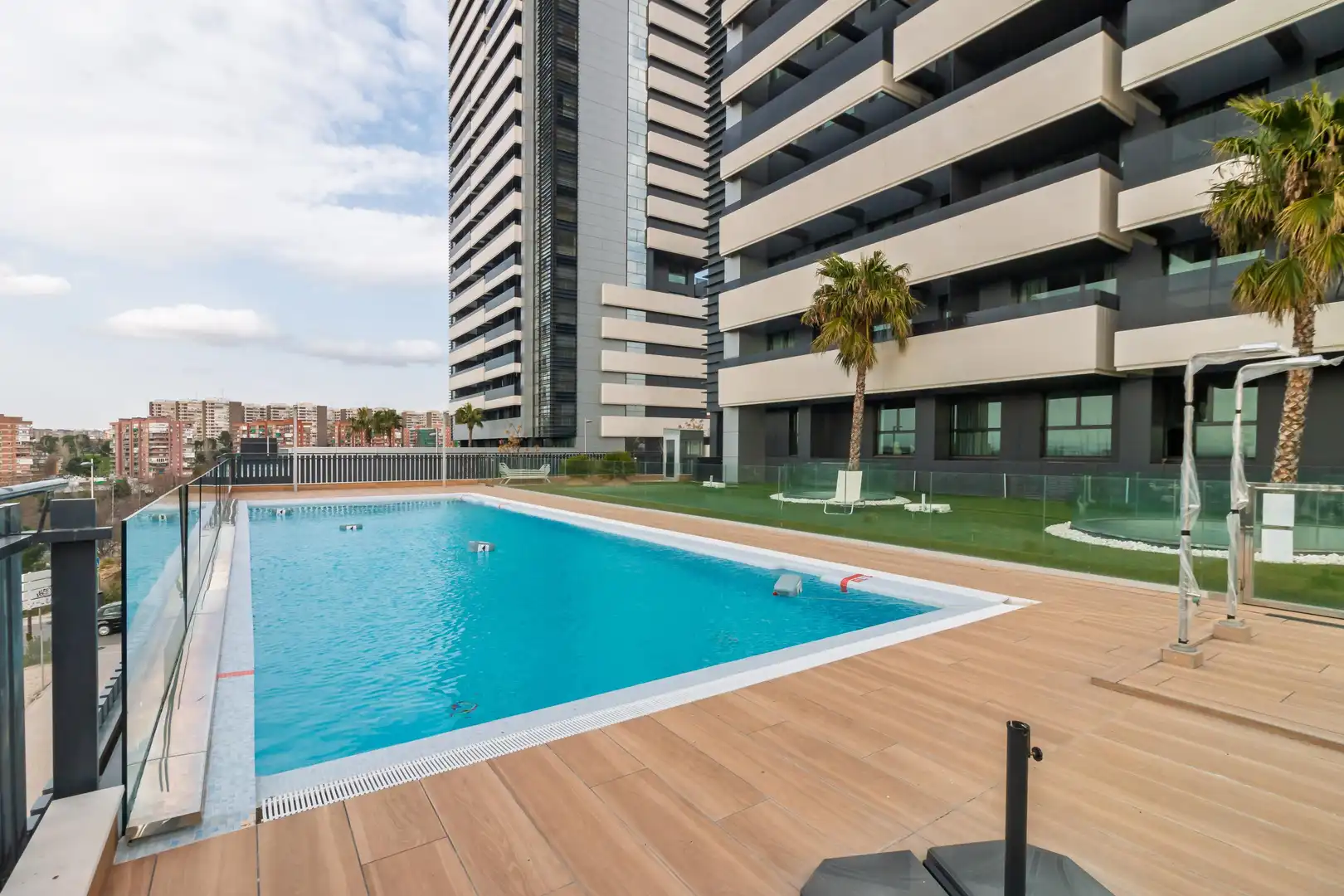 Piscina de Apartamento en venta en Madrid con Calefacción, Jardín privado y Piscina comunitaria